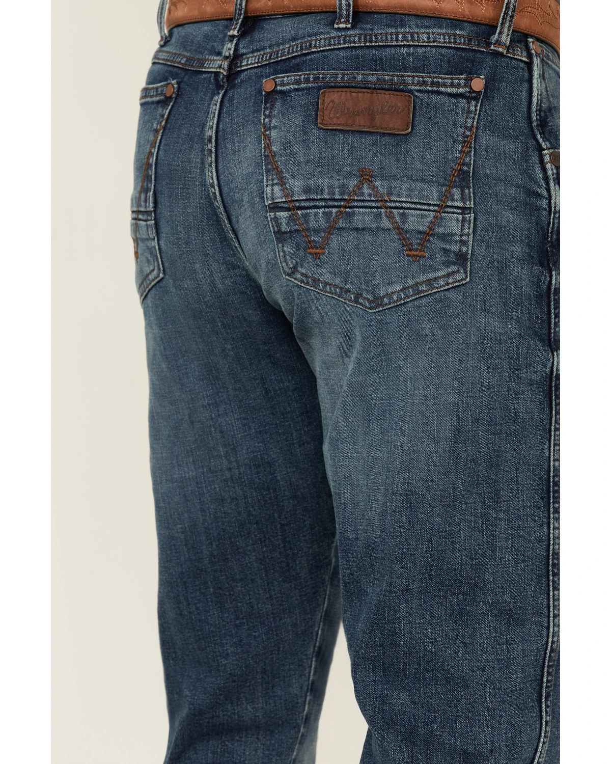 Wrangler Retro Men's Hereford Medium Wash Stretch Slim Straight Jeans - Image 4